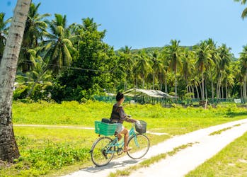 Ла-Диг на катере и велосипеде от острова Маэ и Праслин